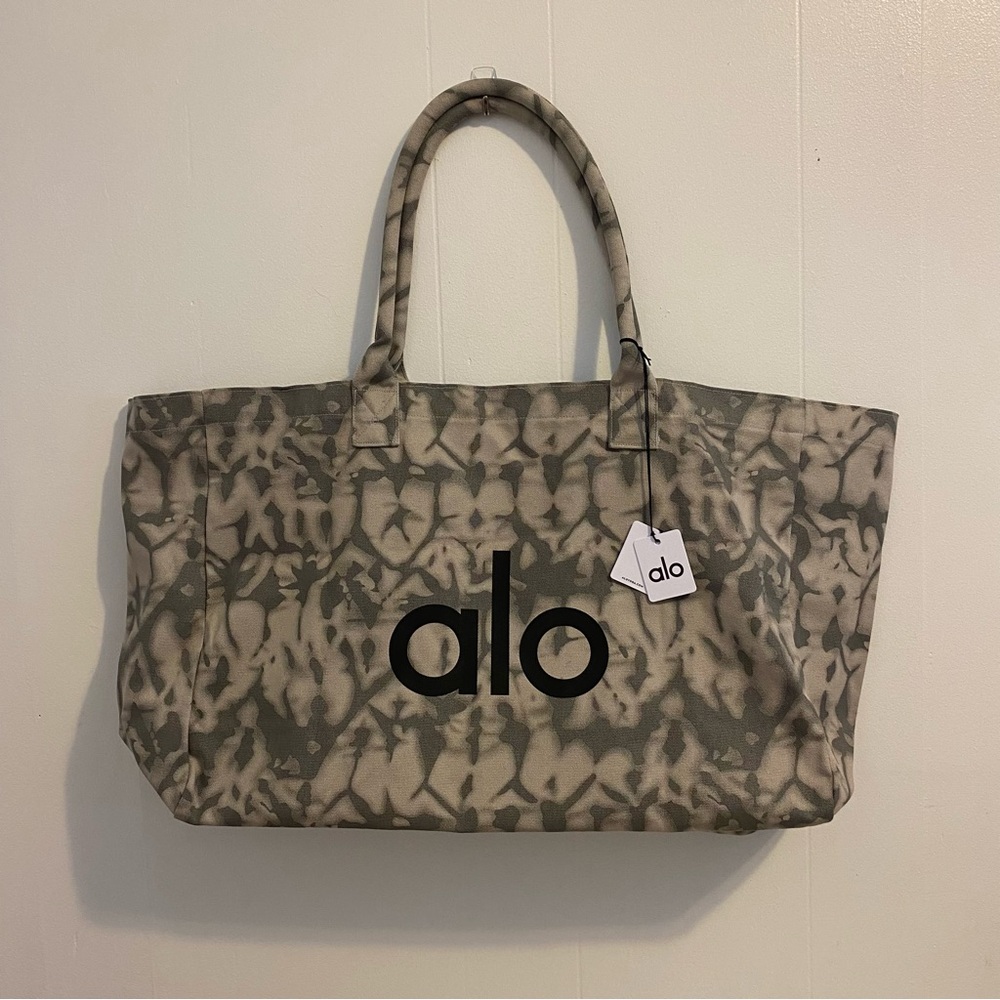 ALO Yoga Gray Tote with Structured Design